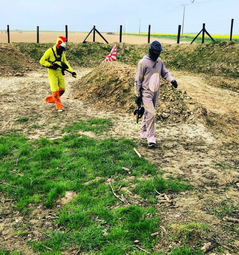 Un EVJF avec la future mariée déguisée en Lapin au paintball